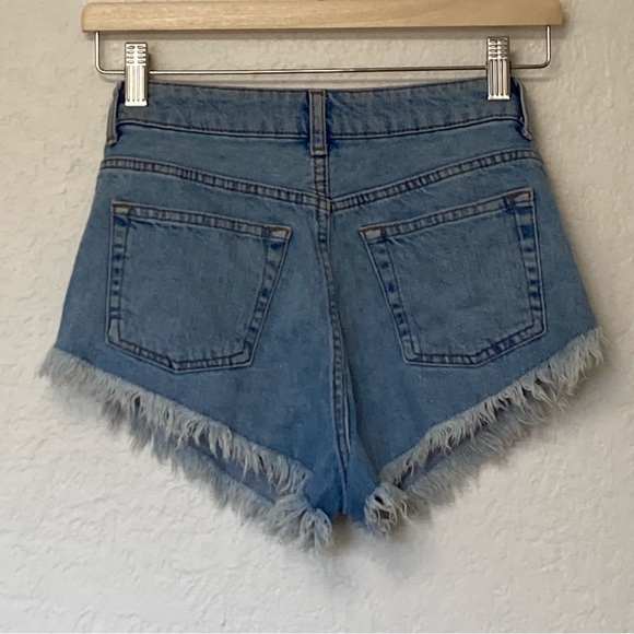 Topshop Kiri Distressed Frayed Hem Blue Jean Shorts, Size 4 - Picture 2 of 3